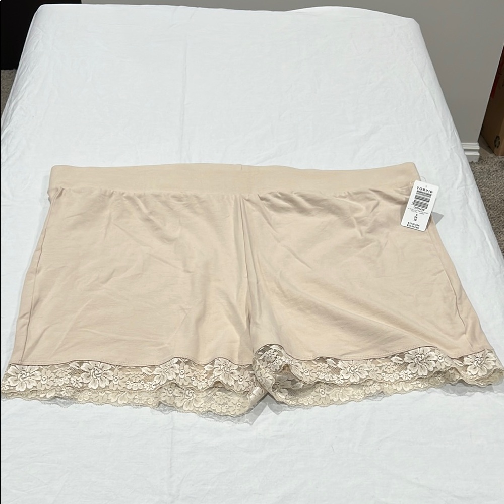 Elegant Cream Lace Trim Sleep Shorts NWOT never Worn